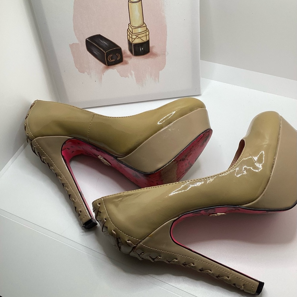 Betsey Johnson Dita Patent Leather stilettos in Nude. Size 7.5